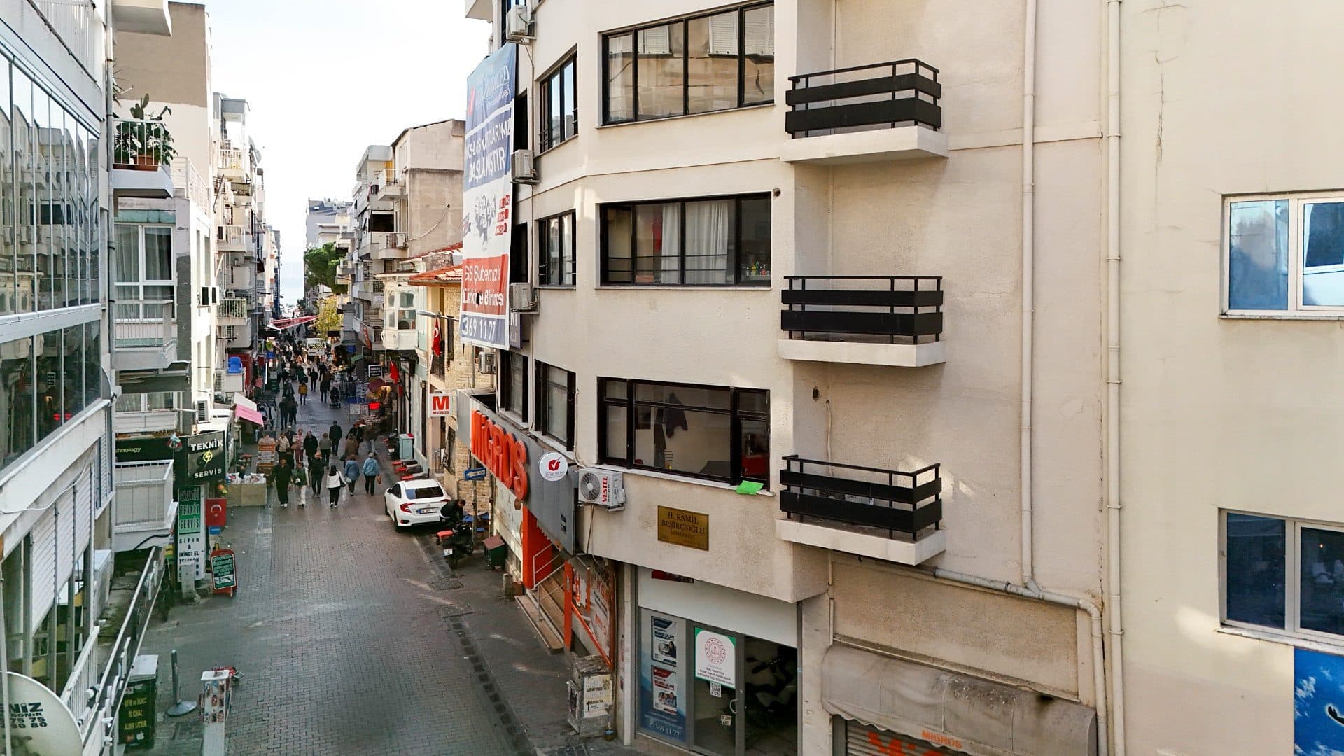 Karşıyaka Çarşı da Kurumsal Kiracılı Satılık Bina 4