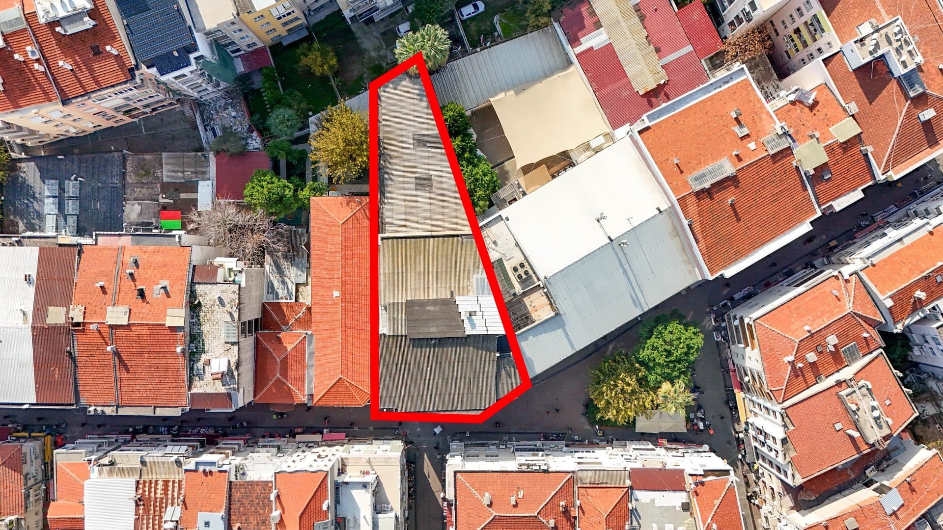 Karşıyaka Çarşı da Kurumsal Kiracılı Satılık Bina 3