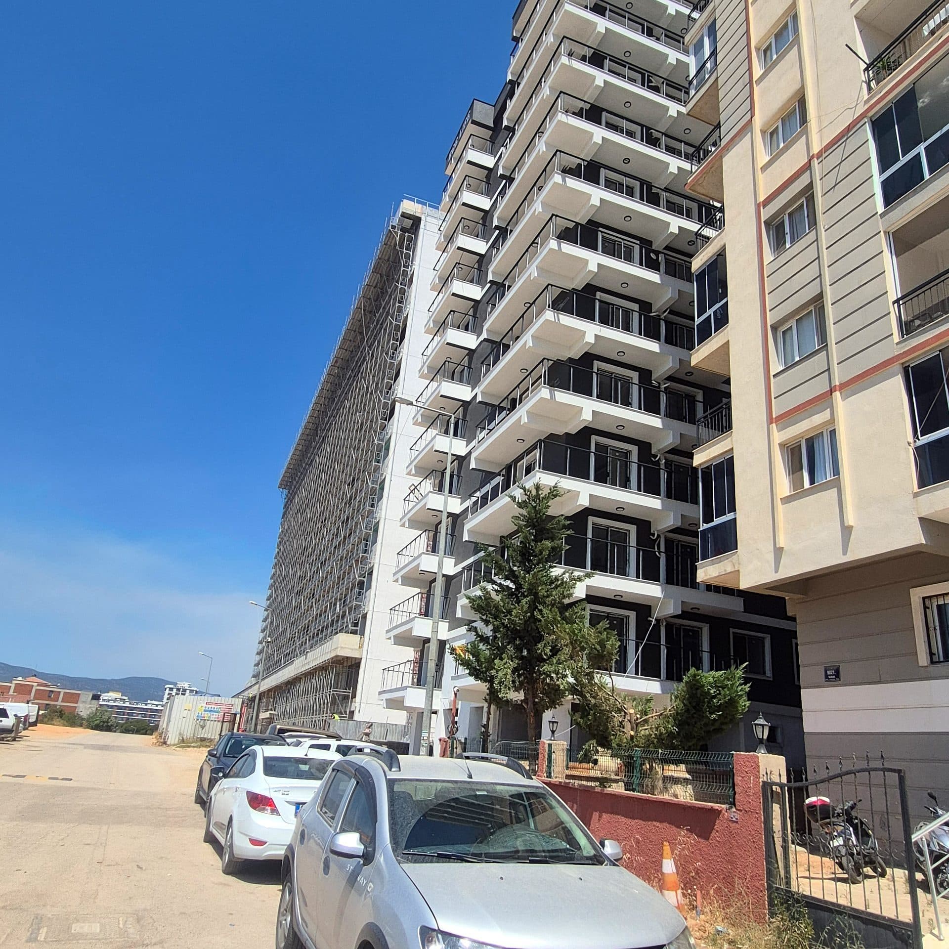 MENEMEN YENİ BAZEKOL SEDA HASTAHANESİ YANINIDA SATILIK 2+1 DAİRE