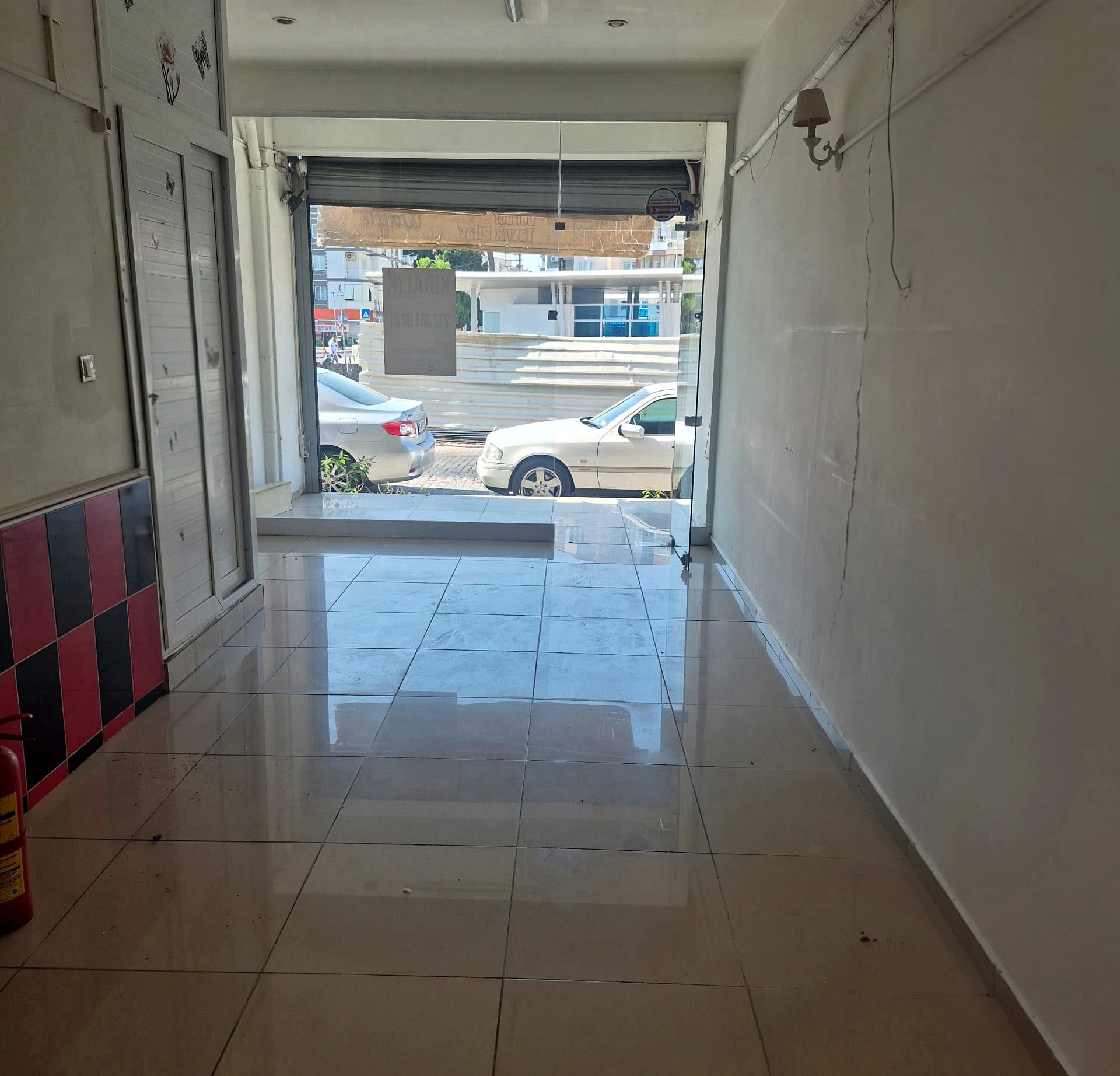 NERGİZ METRONUN HEMEN KARŞISINDA KİRALIK DÜKKAN 2