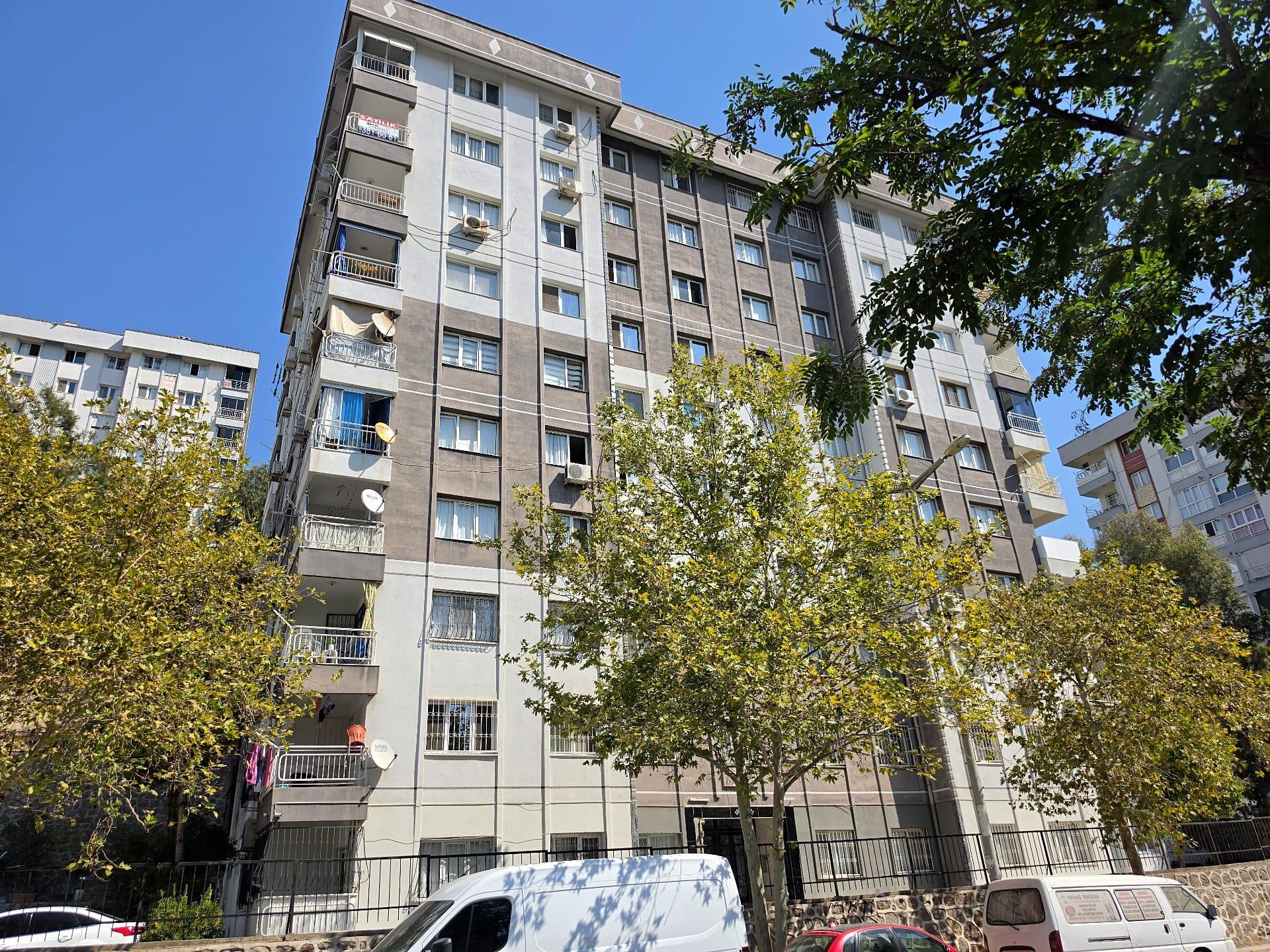 Çiğli Yakakent te Kesintisiz Deniz Manzaralı Eşyalı Satılık 3+1 Daire