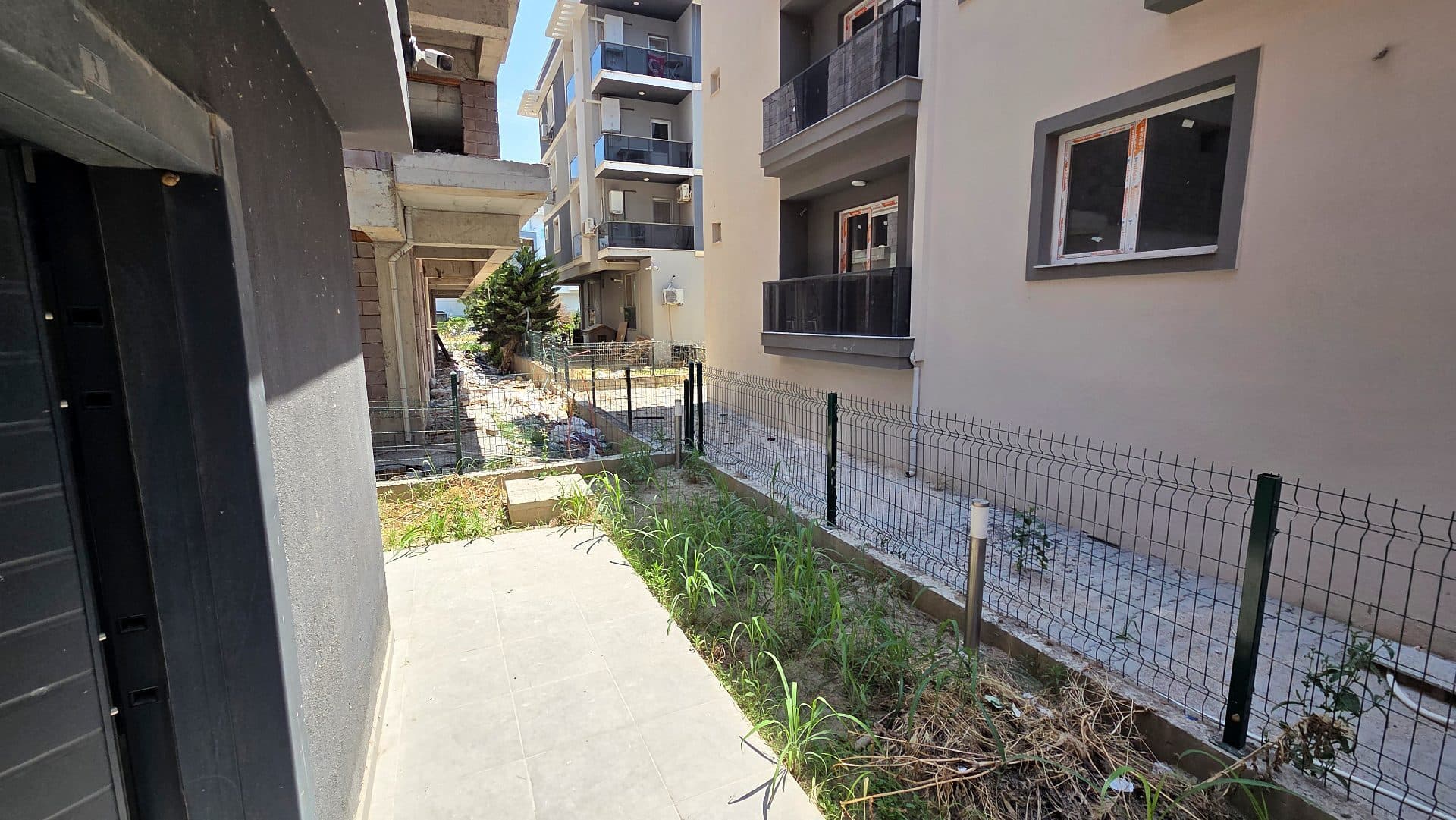 Startkey Astra'dan Seyrek Bahçe Katı 1+1 Satılık 3