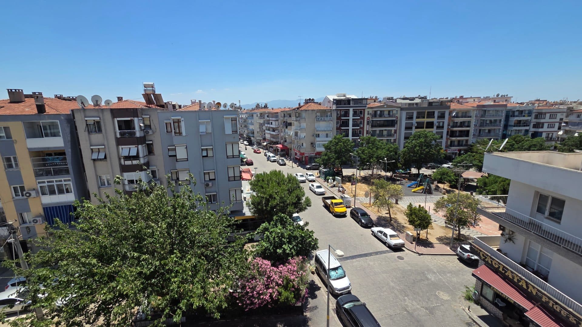 Nergis Merkezde Park Cepheli Masrafsız Kilerli 2+1 Satılık Daire