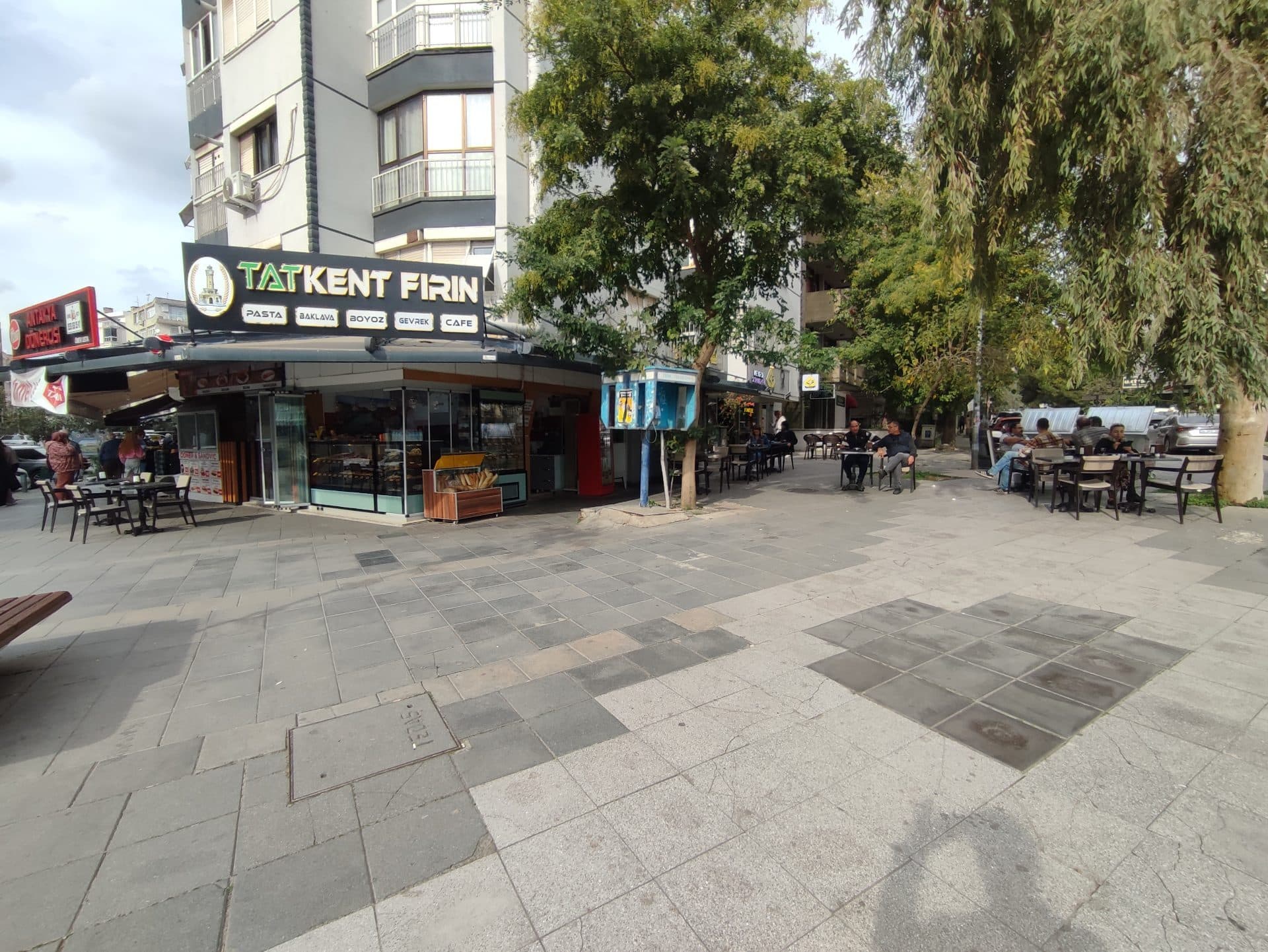 Bornova Erzene Mahallesi Satılık Dükkan