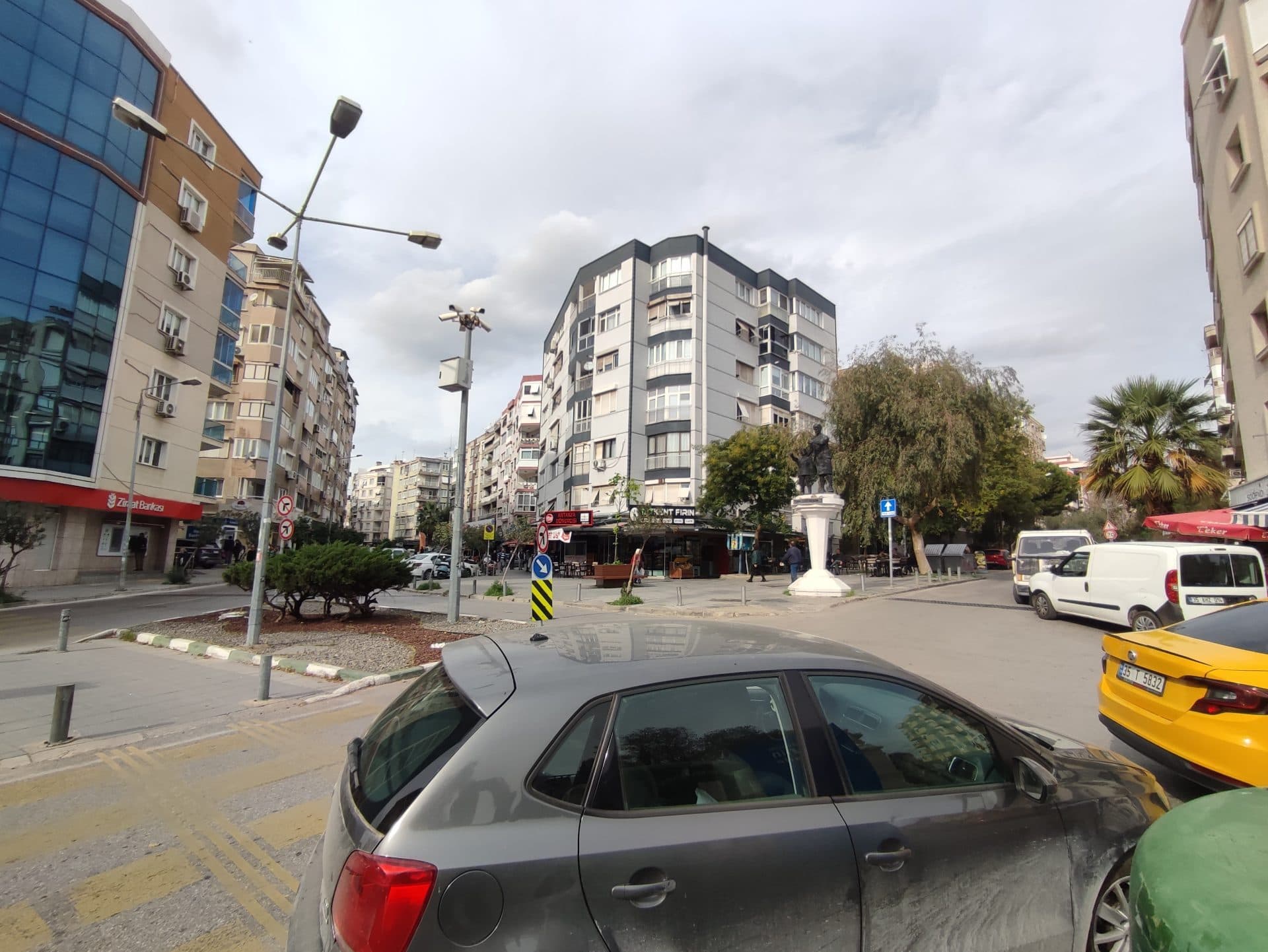 Bornova Erzene Mahallesi Satılık Dükkan 3