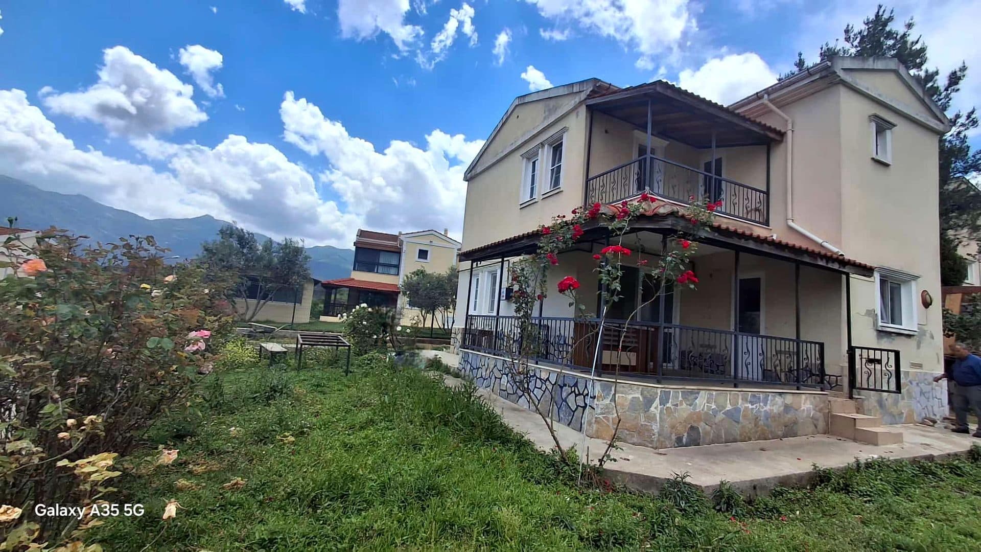 Kemalpaşa Yukarıkızılca'da 650m² Arsa İçinde Müstakil 3+1 Villa