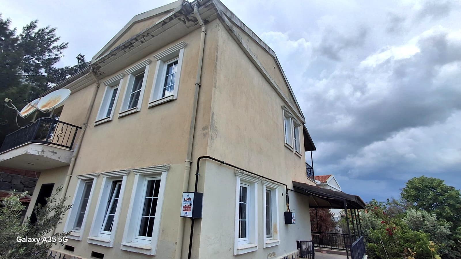 Kemalpaşa Yukarıkızılca'da 650m² Arsa İçinde Müstakil 3+1 Villa 2