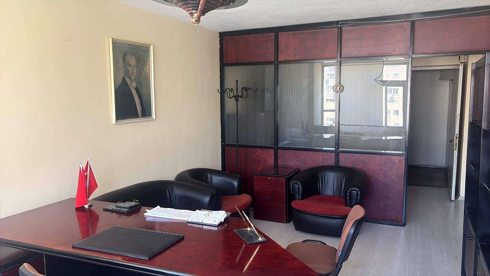 Konak Salihağa İşhanı SATILIK Boş Eşyalı Ofis. 2