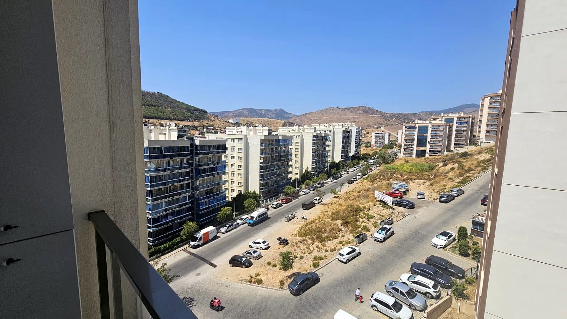 Manzaraya Doyacağınız Zerrin Hanım Sitesinde 3+1 Satılık Daire