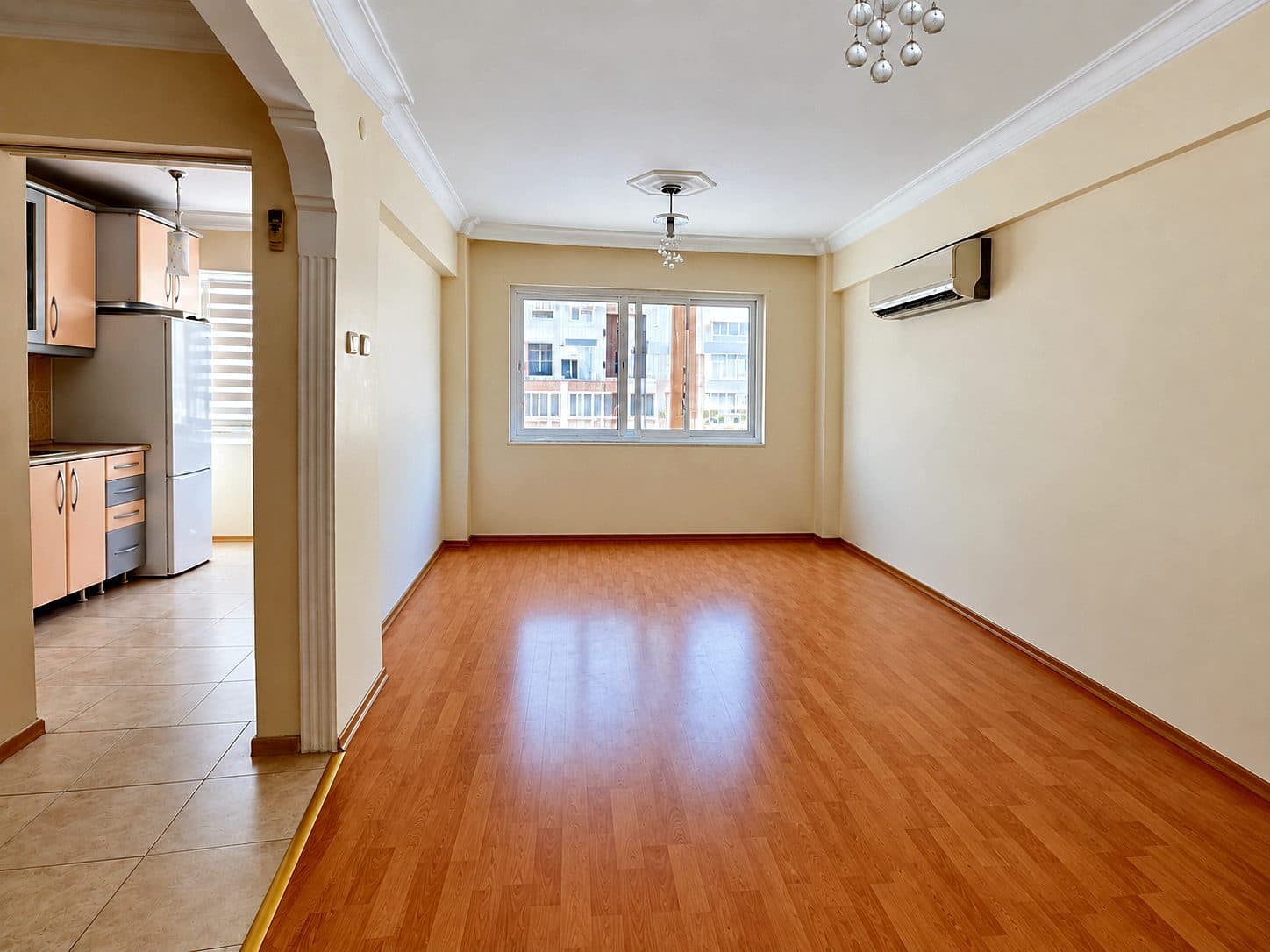 Bostanlı'da Girne Cad.'ne 25 m. Ara Kat 2 +1 Bakımlı Kiralık 4