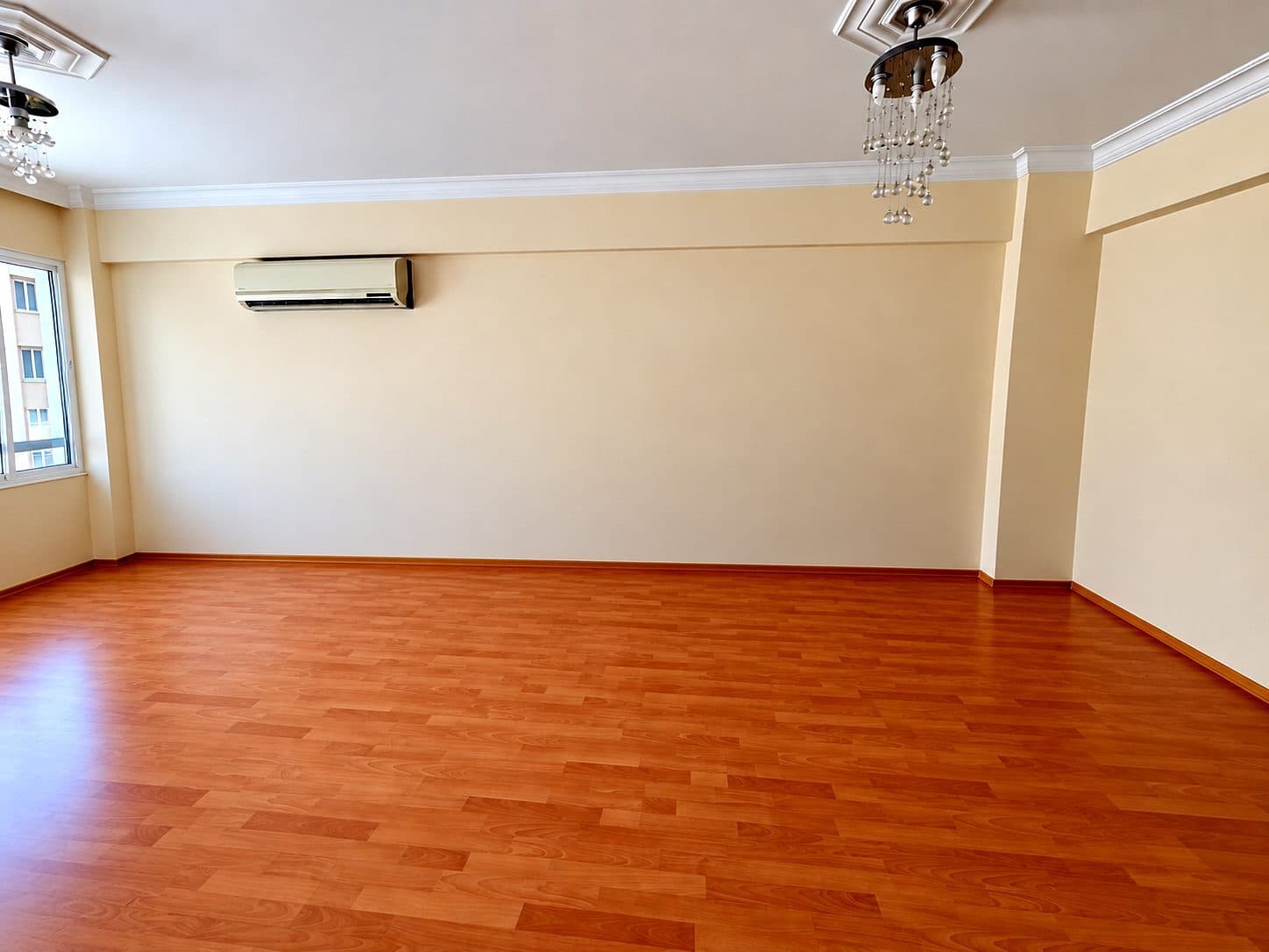 Bostanlı'da Girne Cad.'ne 25 m. Ara Kat 2 +1 Bakımlı Kiralık 5