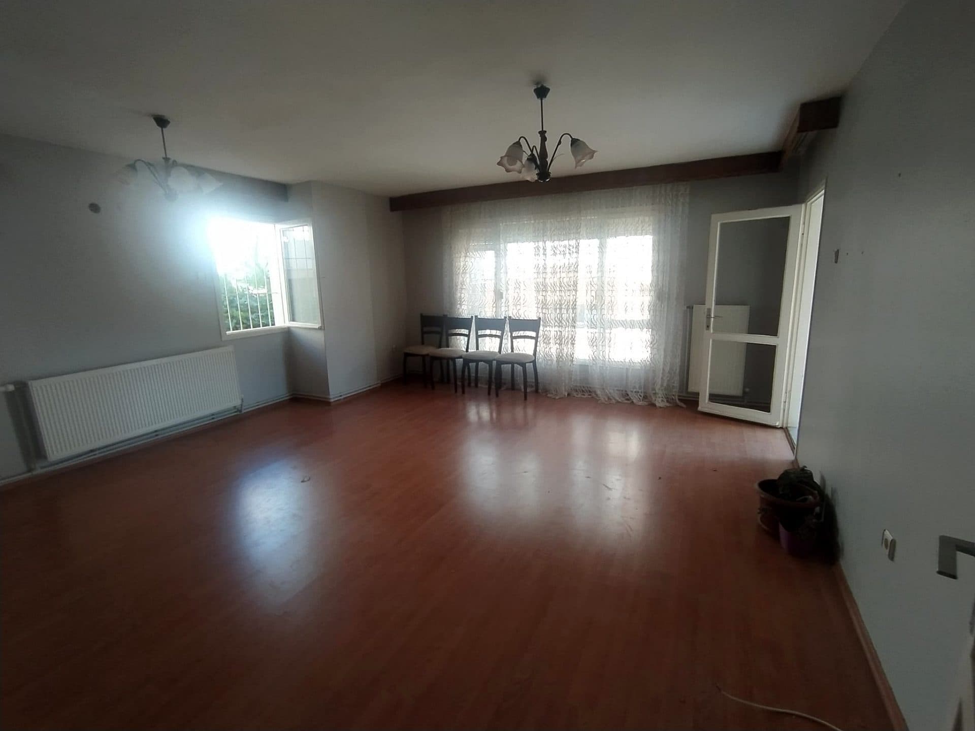 Karşıyaka Bahriye Üçok ta Nezih Sokak Kiralık 3+1 Ferah Daire