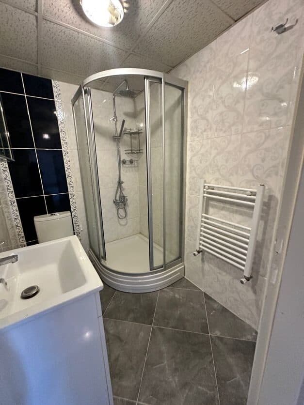 HASTANE YAKINI KOCASİNAN DA EŞYASIZ BÜYÜK 1+1 KİRALIK DAİRE