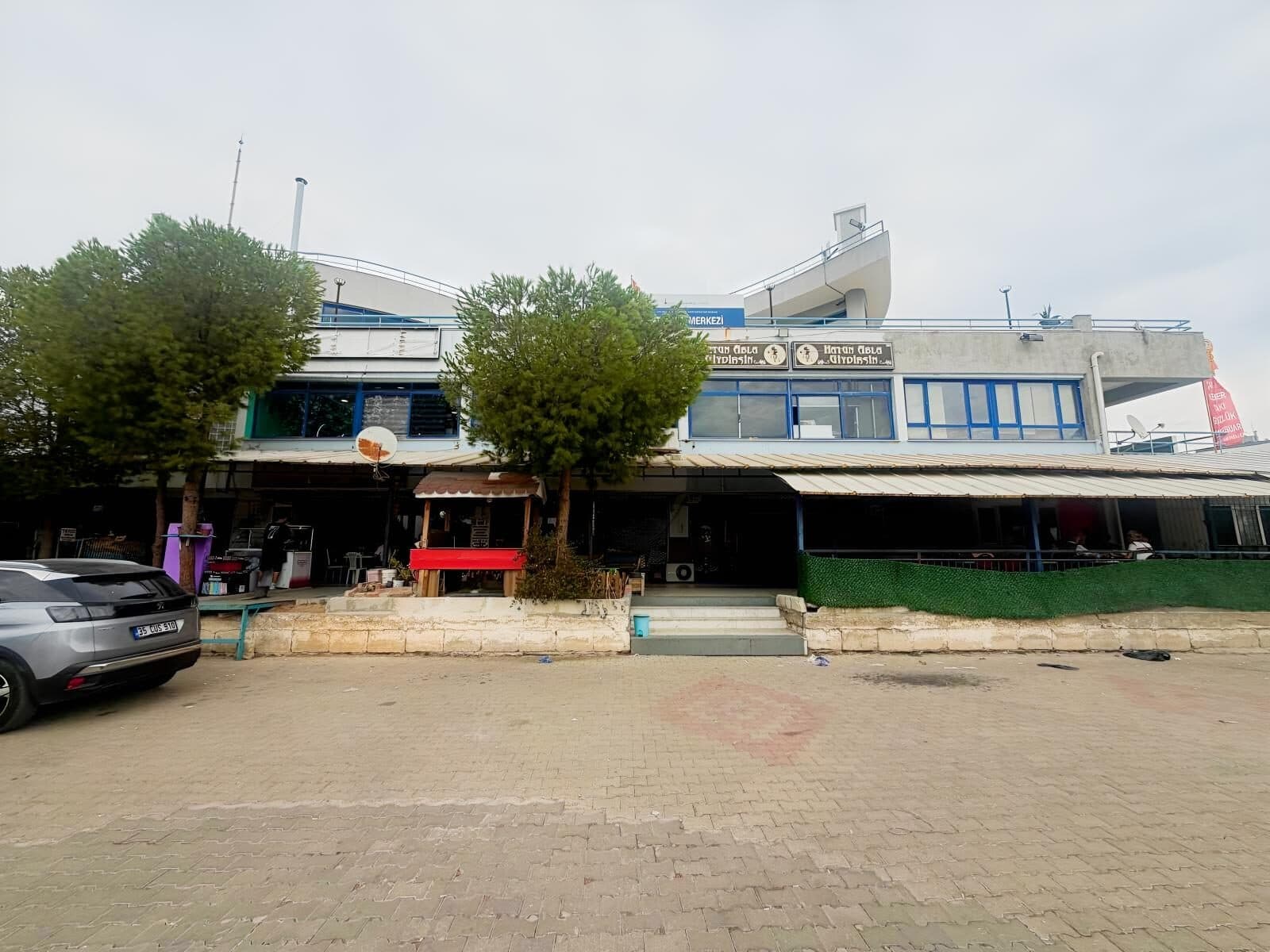 Küçük Çiğli'de İş Merkezinde Satılık Dükkan